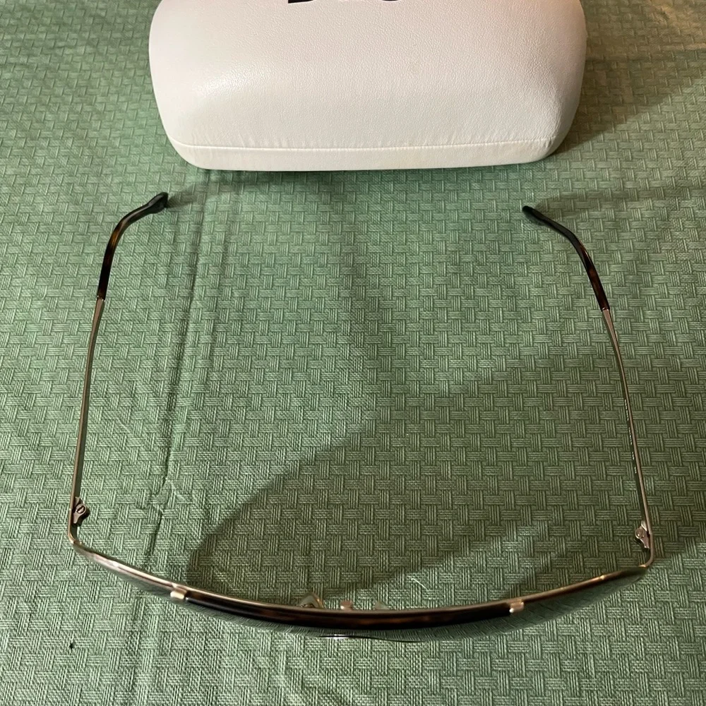 Beautiful Dolce & Gabbana Aviator Sunglasses with Case - Picture 2 of 7